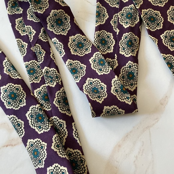 Elegant Floral Patterned Tie - Picture 4 of 4